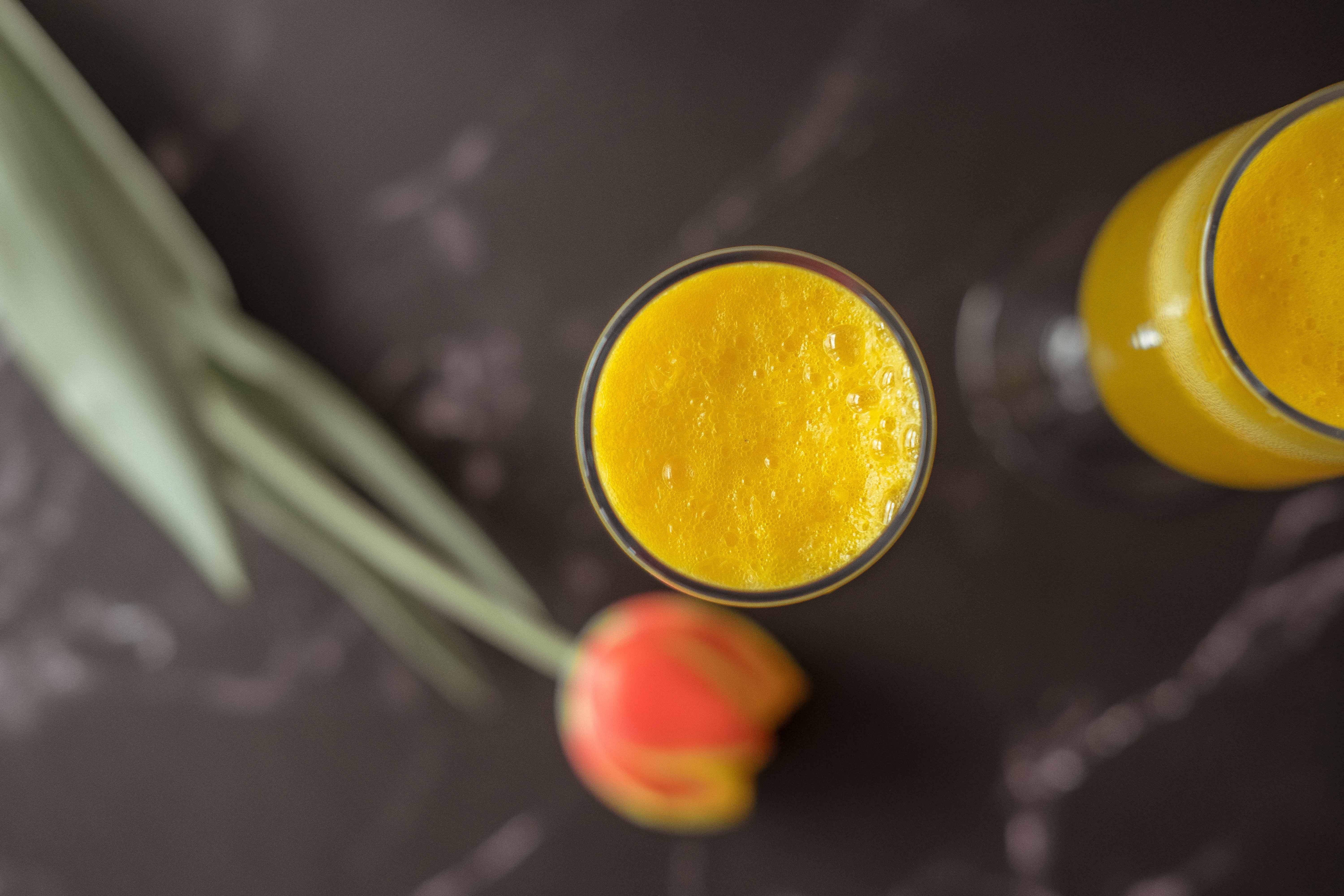https://www.yuzubakes.com/sites/yuzubakes.com/files/delicious-orange-mimosa-from-the-top.jpg
