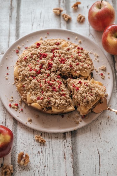 Easy Vegan Apple Crumble | Yuzu Bakes