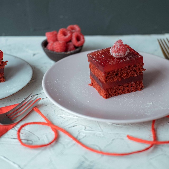 Valentine Special Red Roses Vanilla Cake | Buy Online | Winni.in | Winni.in